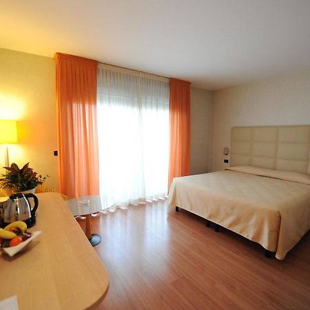 Hotel Donatello Imola Exterior foto
